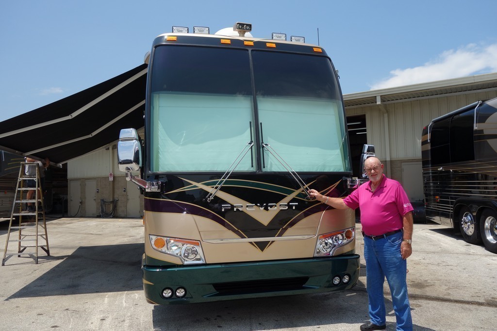 0001  Prevost H3-45 FEATHERLITE 2016 Facelift  with happy Excalibur Coach Client -.jpg