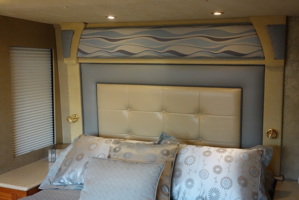 0001  Prevost H3-45 with new headboard design by Excalibur Coach -.jpg